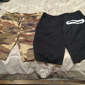 Set of 2 lined workout shorts